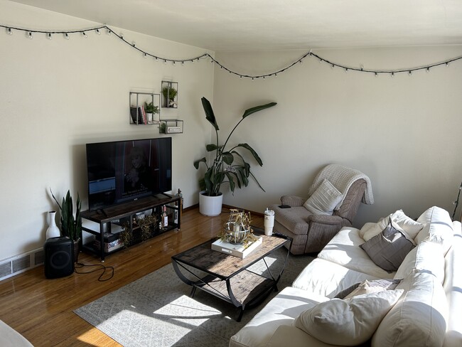 Photo - 809 W 20th St