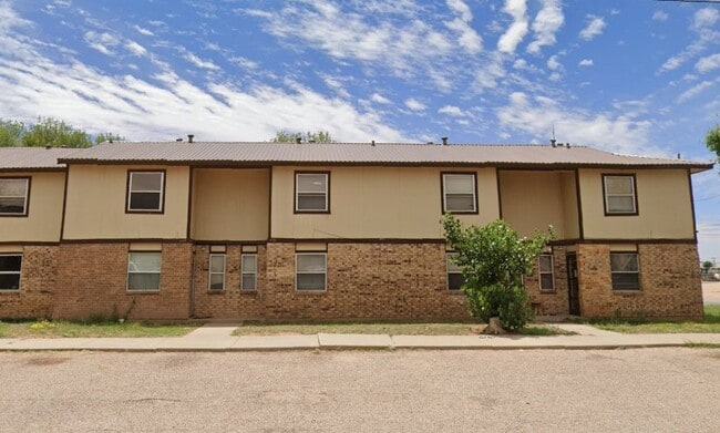 Building Photo - 100 NE 4th Unit #100