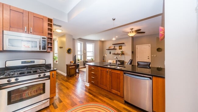 Photo - 561 W Briar Pl Unit 206