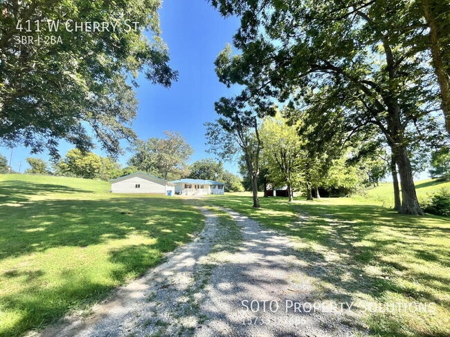 Photo - 411 W Cherry St