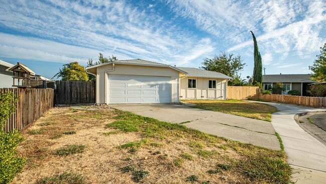 Photo - 4 Bedroom home with RV parking