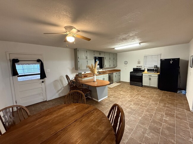 Photo - 2805 N Brand Dr