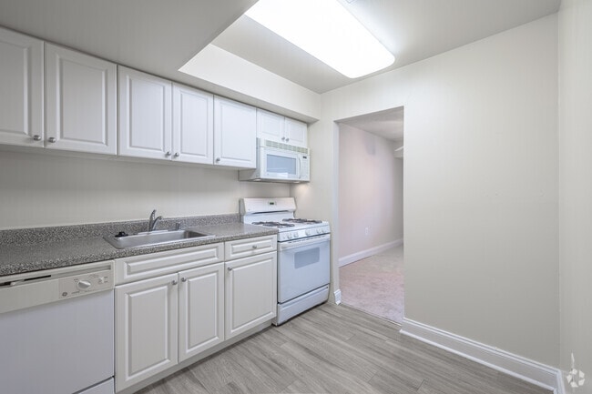2BR, 1BA - 1,126SF - The Mt. Washington - Kitchen