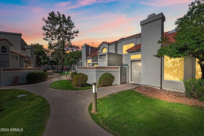 Building Photo - 1717 E Union Hills Dr Unit 1052