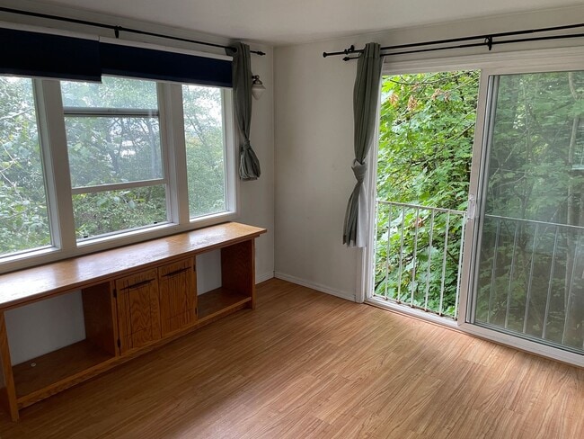 Photo - West Seattle - Cute Pigeon Point Open 1 Be...