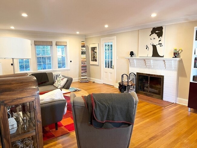 10 Duxbury Rd