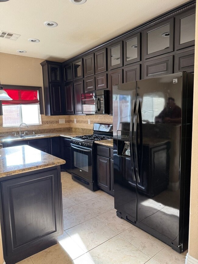 Photo - Fabulous Floor-Plan in Paradise Court!