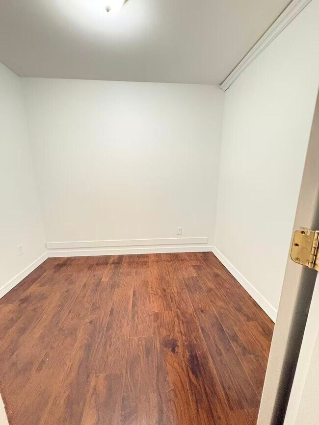 Photo - 15477 79A Av