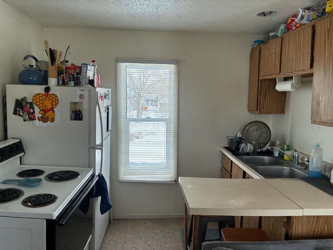 Photo - 3 bedroom 1 bathroom on Water street and near UWEC! Unit 3