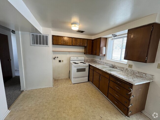 Building Photo - Cute apartment in Provo.