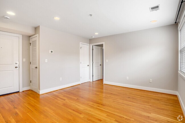 Building Photo - Stylish Condo in Hill East - Parking Space...
