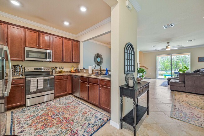 Photo - ~ 3 Bed Townhouse in Marbella with Lake Vi...