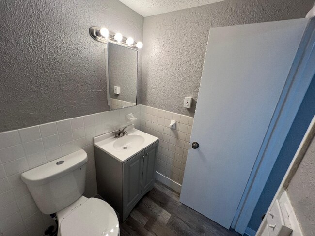 Photo - 13420 Euclid Ave Unidad 13430-208