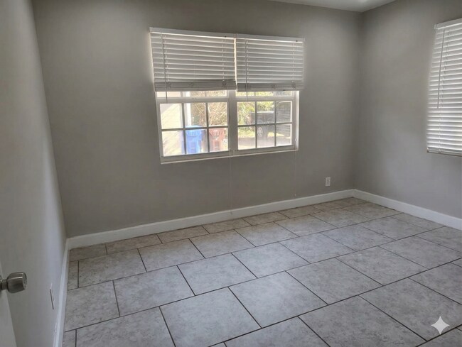 Photo - 212 E Drury Ave