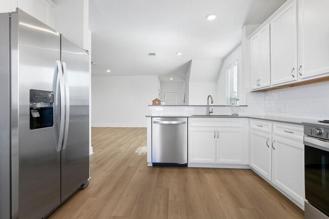 Photo - 140 Darlington Ct