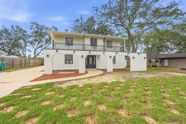 Building Photo - 120 Dyer St