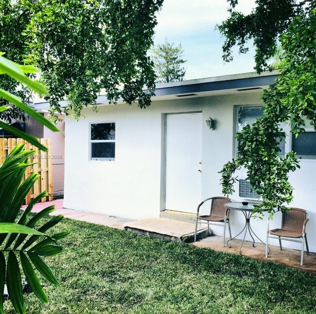 Photo - 223 SW 10th St