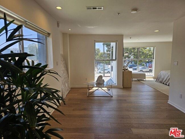 Building Photo - 1617 Broadway Unit B