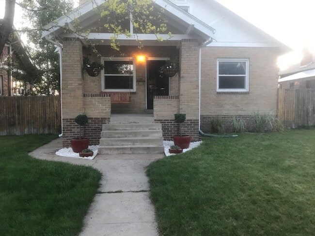 Large Backyard North of City Park in Denver - Large Backyard North of City Park in Denver House