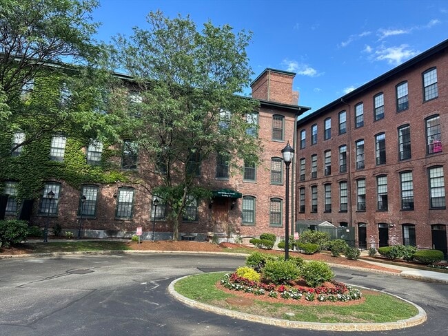 Photo - 150 Moody St Unidad 34 Rental