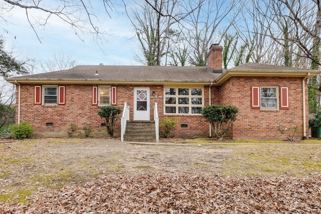 Building Photo - 3 Bedroom & 1.5 Bathroom with Huge Fenced ... Rental