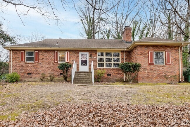Building Photo - 3 Bedroom & 1.5 Bathroom with Huge Fenced ... Rental
