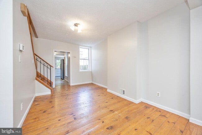 Photo - 206 E Cross St