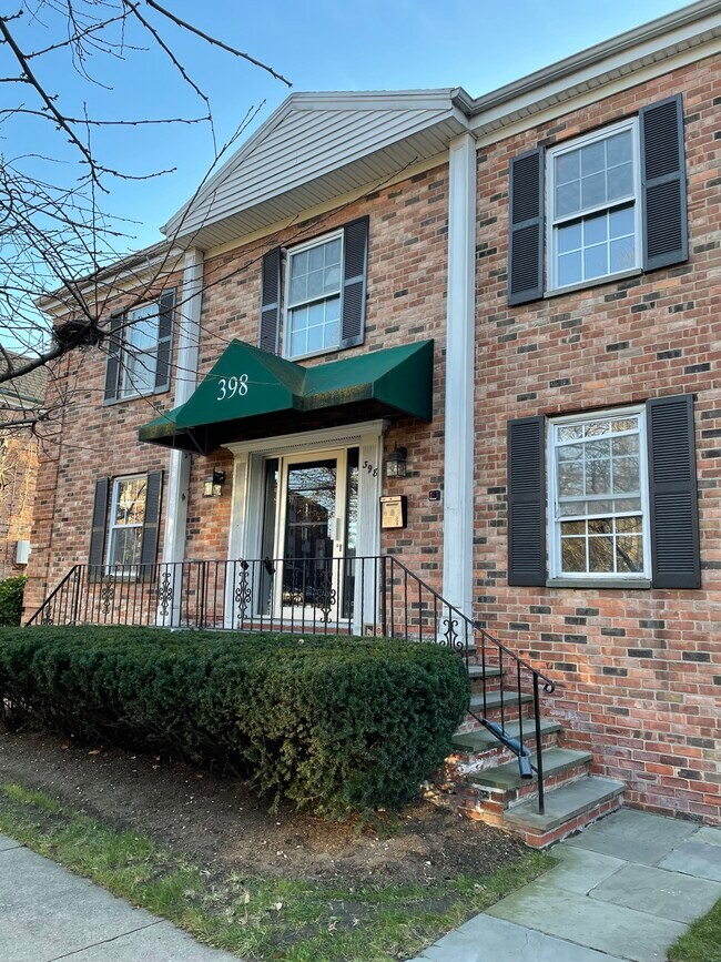 398 Courtland Ave Condo Condo for Rent in Stamford, CT