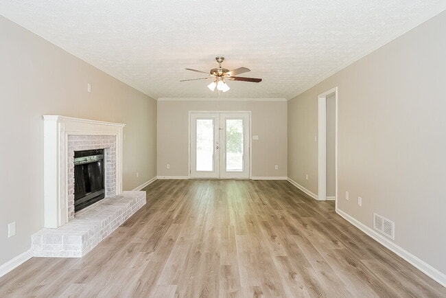 Photo - 1009 Trestle Dr