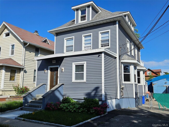 Building Photo - 94 Briggs Ave Unit 1