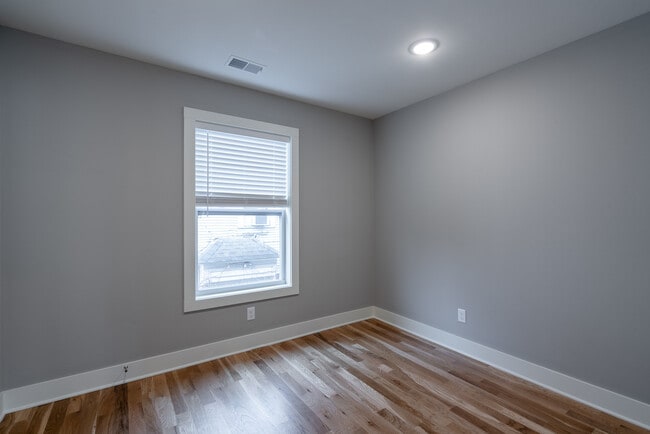 Photo - 635 3rd St NW