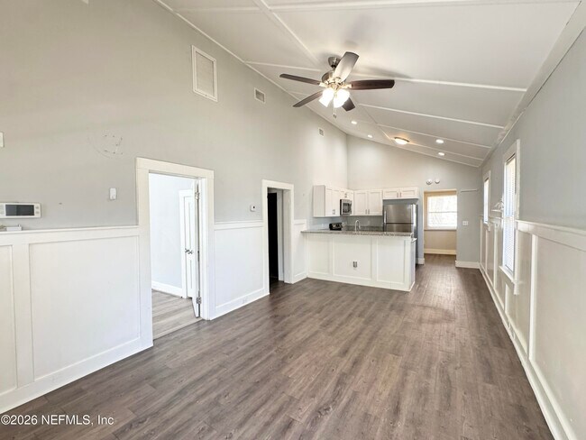 Photo - 2745 Gilmore St