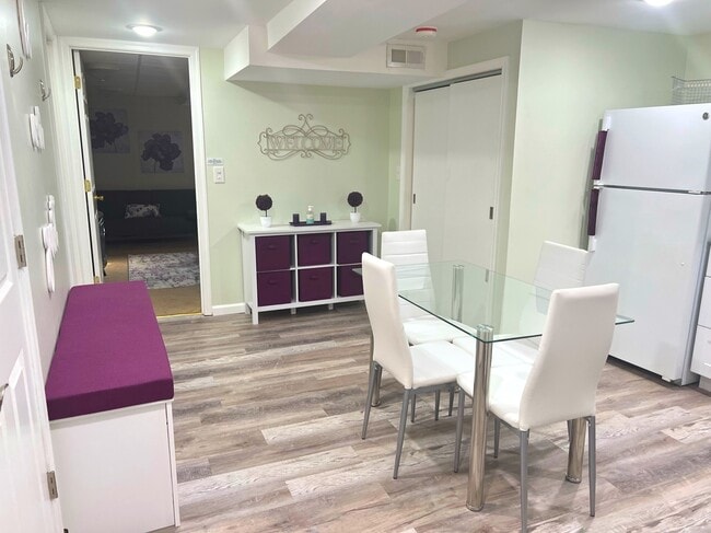 Área de comedor - 1225 Newfield Rd Unidad Basement