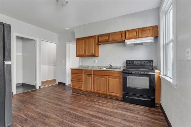 Building Photo - 109 Pocasset Ave Unit 1