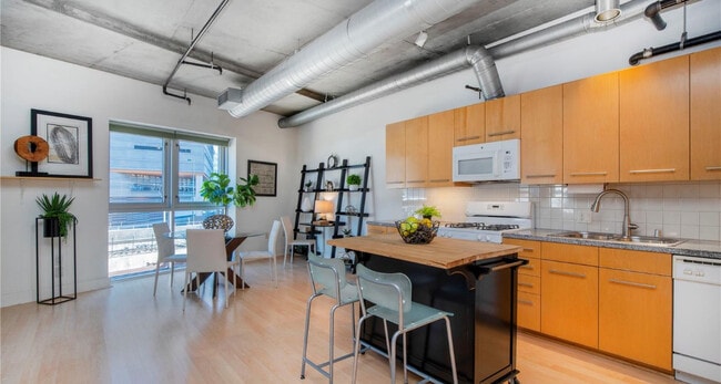 Building Photo - 1610 Little Raven St Unit 211