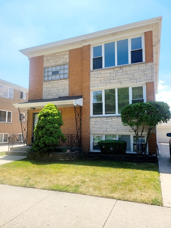 Building Photo - 8537 W Foster Ave Unit #1