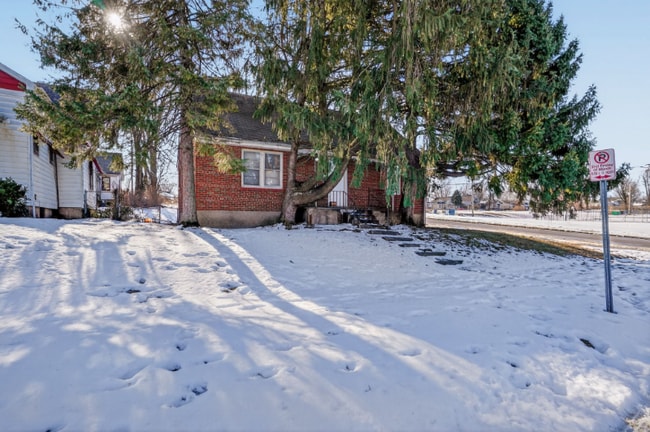 Photo - 5000 Plover Ave