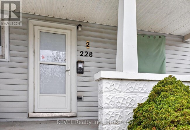 Photo - 228 Dufferin St Unit 2-upper