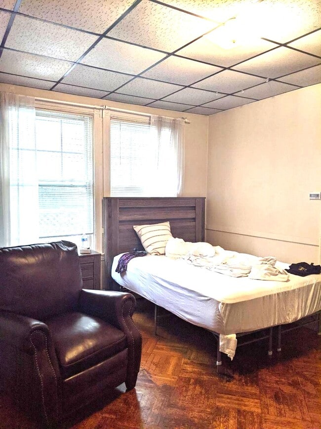 Photo - 17 Putnam Ave Unit room