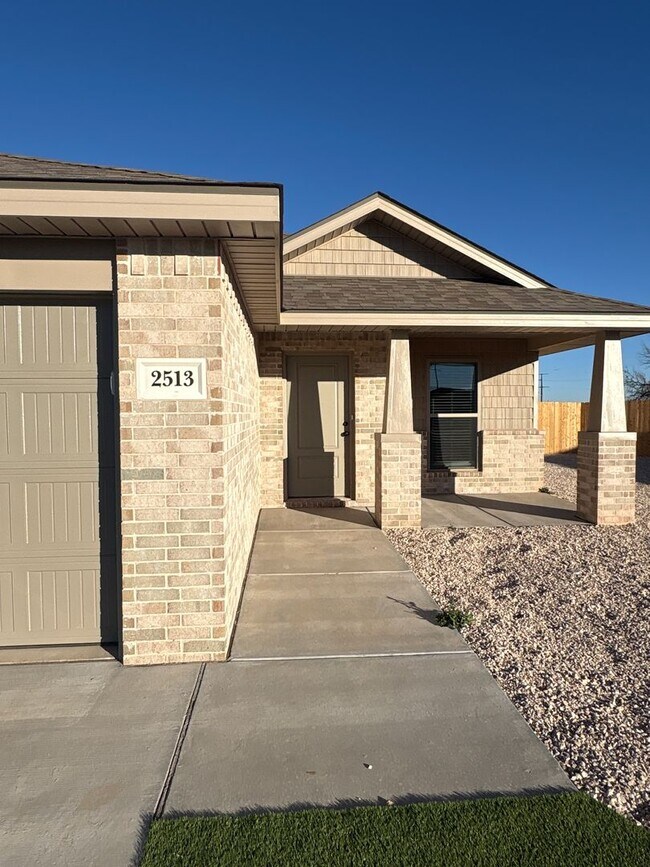 Building Photo - 2513 Is THE ONE for me!