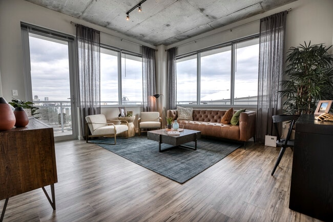 Building Photo - Vantage St. Pete Rental