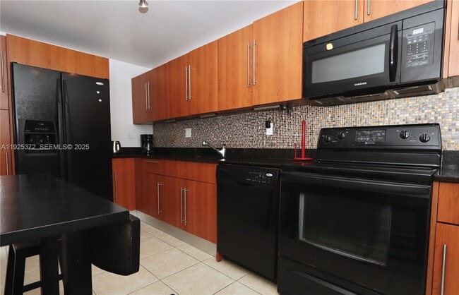 Building Photo - 3000 S Ocean Dr Unit 1520