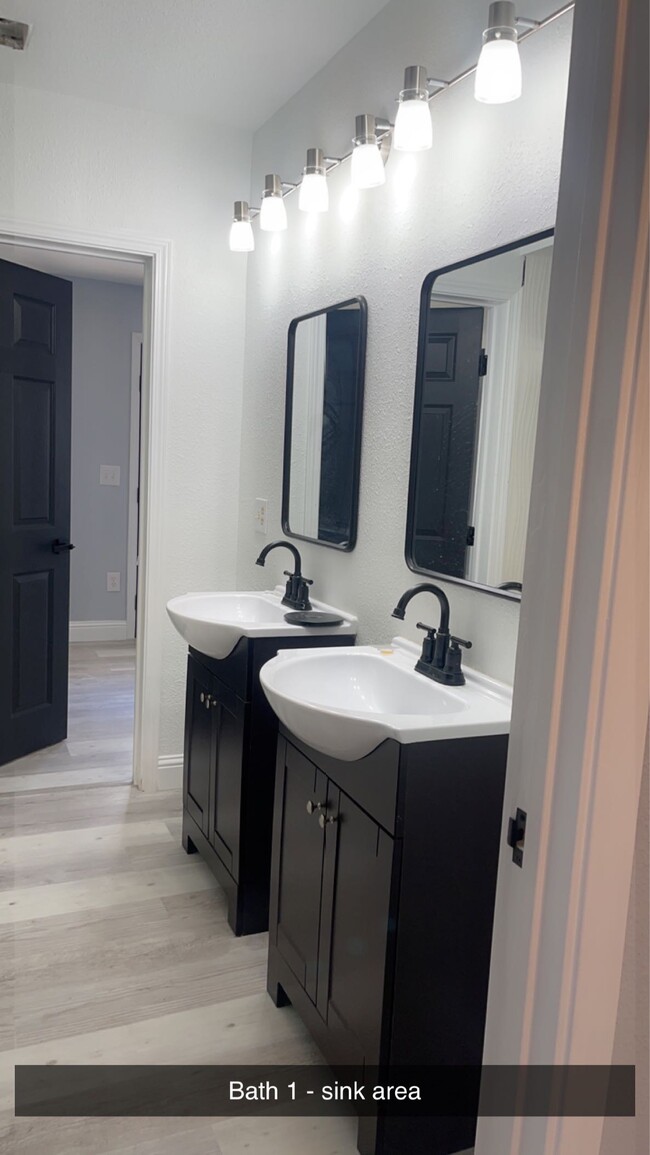 Downstairs bathroom - 910 S Pleasant Ave House