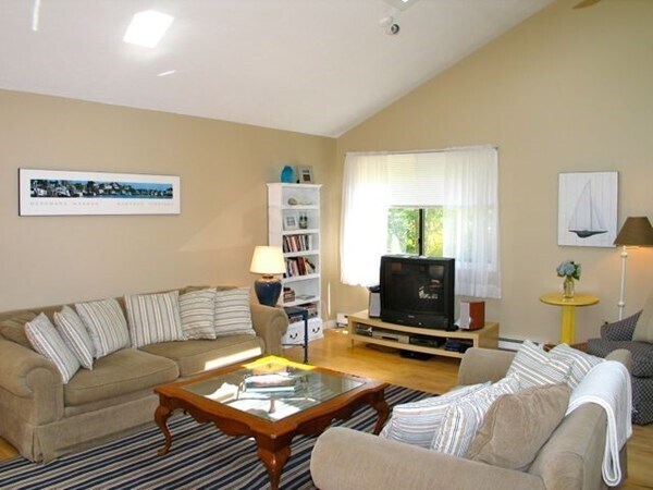 Photo - 175 Meeting House Way