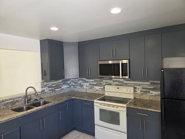 Photo - 117 Chicago Woods Cir Unit 2