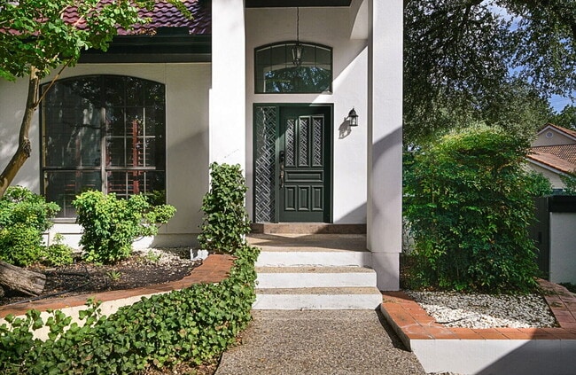 Photo - Sonterra home with great indoor outdoor living and golf cart access to the club.