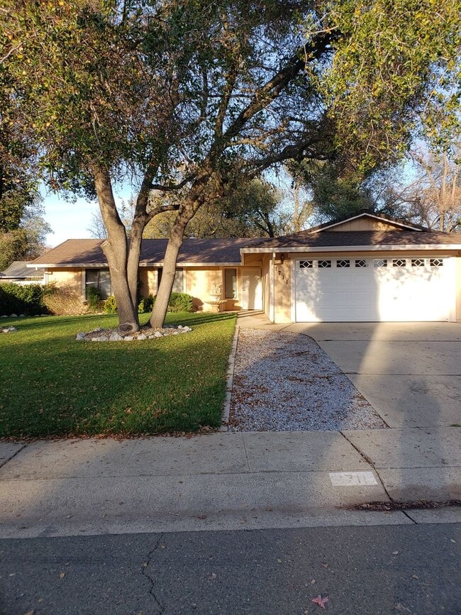 Building Photo - 3 BED 2 BATH HOUSE OFF VICTOR AVE