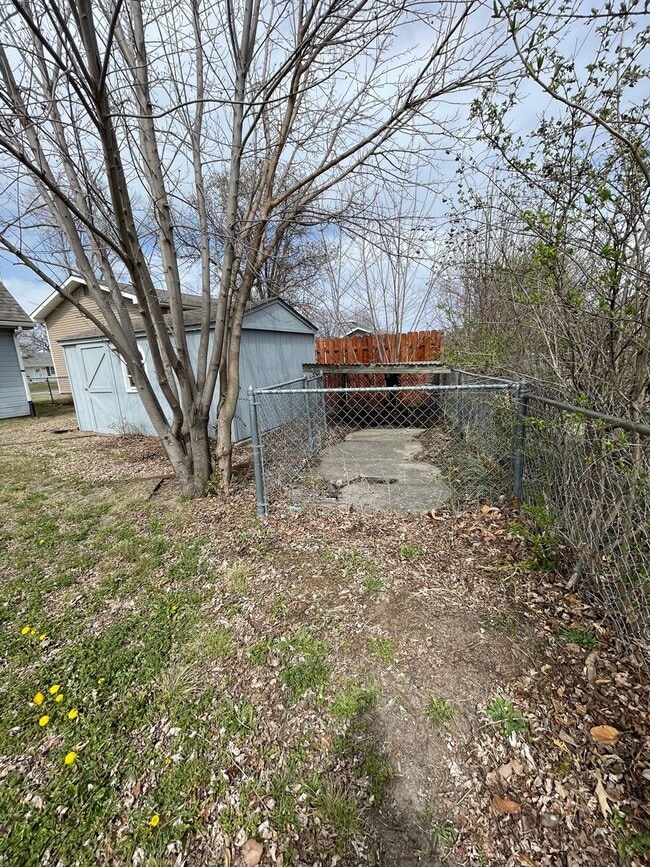 Photo - GREAT FAMILY HOME! FULLY FENCED YARD!