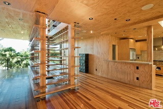 Photo - 2460 Beverley Ave