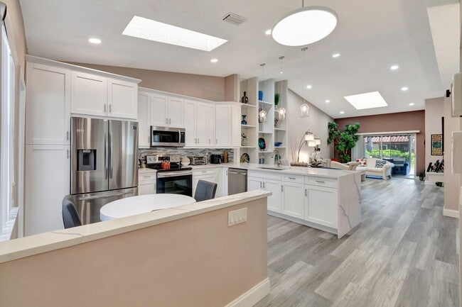 Photo - 6100 Waldwick Cir Rental